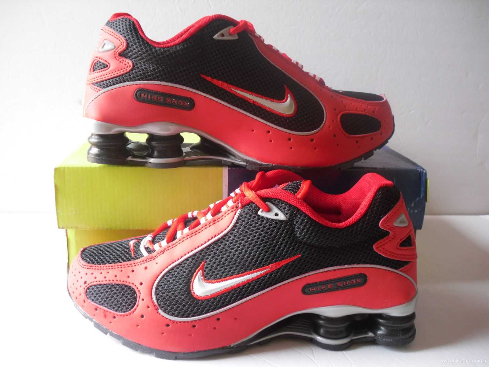 Rouge Et Noir Nike Shox R4 Demon